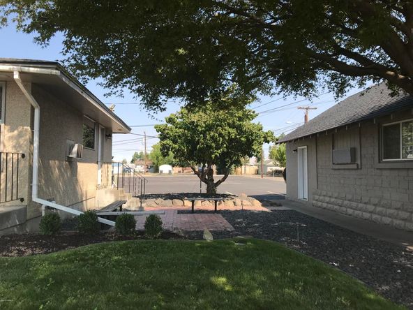 201 E 2nd St, Grandview, WA 98930